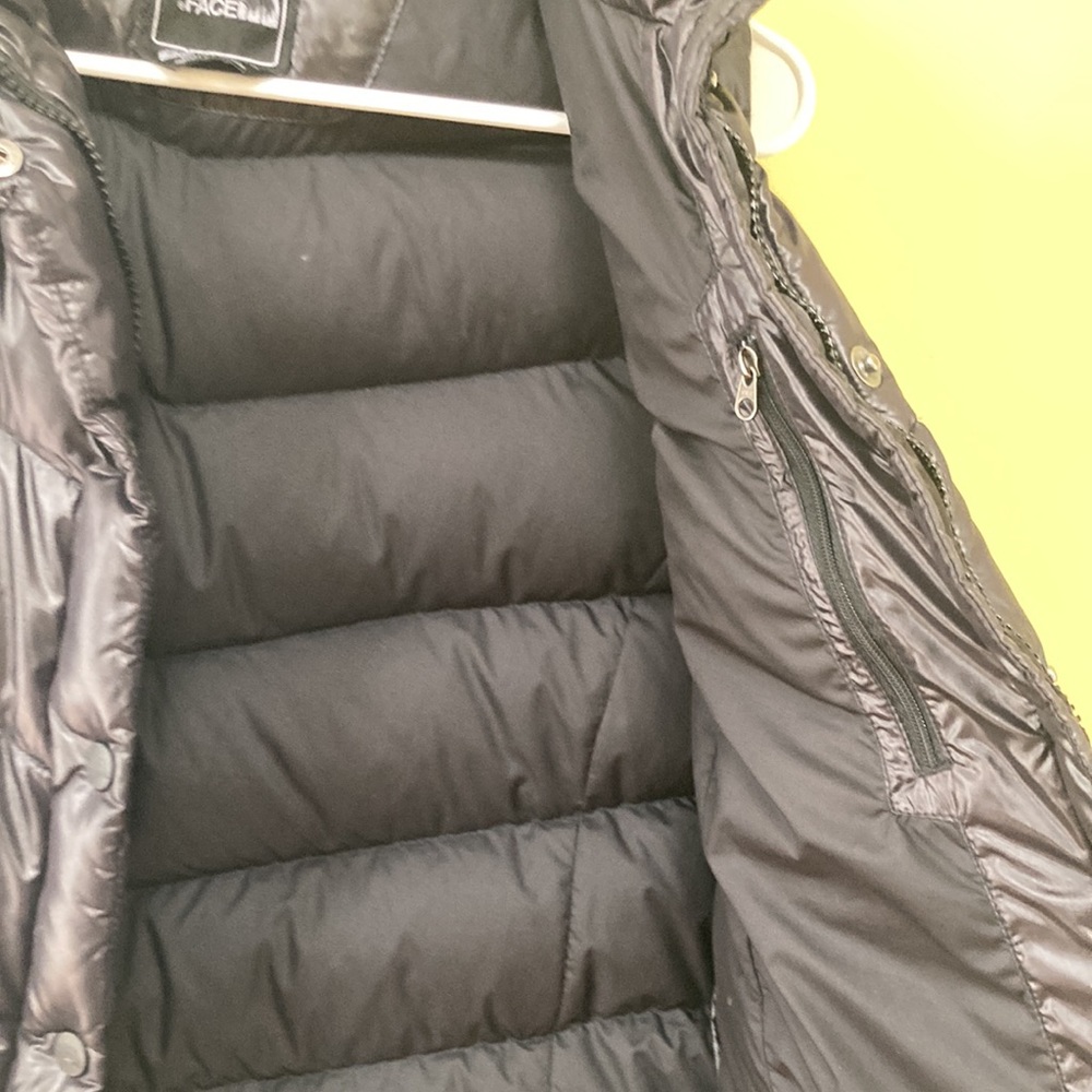 The North Face shiny black puffer vest size S - Picture 4 of 6